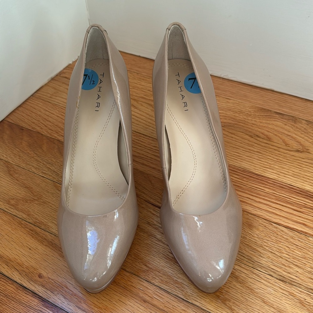 New- Women Tahari Tan Platform Pumps Size 7.5 - Picture 3 of 12